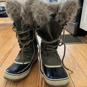 Sorel waterproof winter boots. Womens 8.5